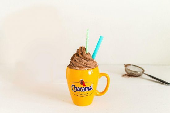 Warmer-Chocomel-mit-Schokosahne